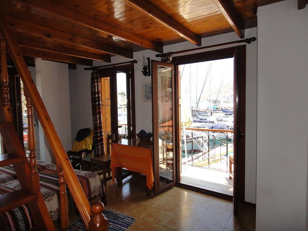 Captain'S Suites Symi Exterior photo
